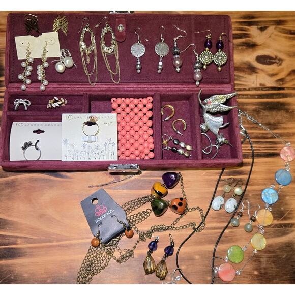 Jewelry Box Lot Of 35 Vintage to Modern Costume Jewelry Wearable & Craft Repair - Picture 4 of 16
